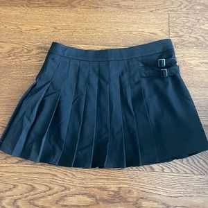 Black pleated skirt